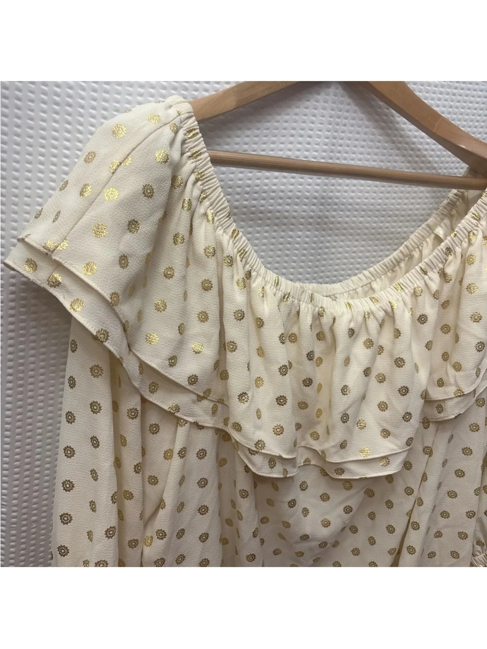 NWT Women’s Michael Kors off-the-shoulder blouse w/ Gold Polka Dot Sz 3X